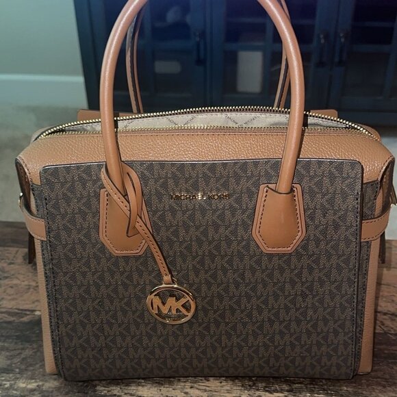 Michael Kors medium satchel - Picture 1 of 3
